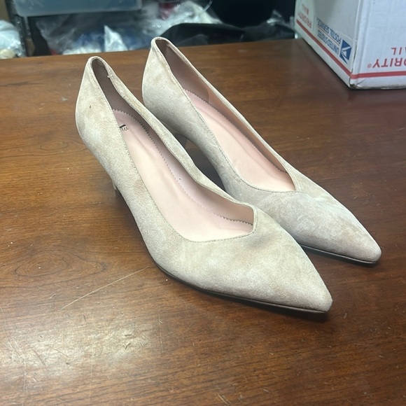 Used J Crew Dulci V-cut kitten heels in suede J8210